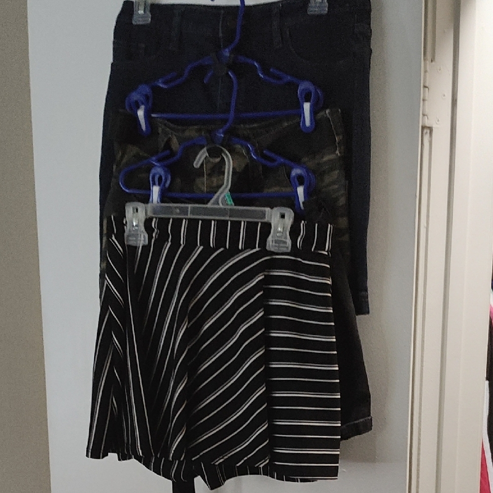 4 Skirts For $20, Each Is $5